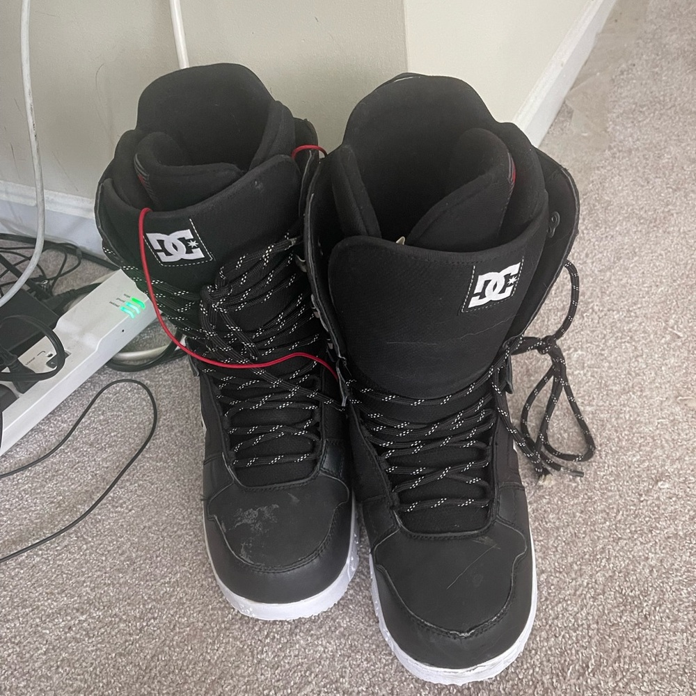 Black snowboots/skiboots for men